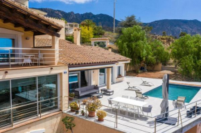Villa Luxueuse, 2 piscines, spa et salle de sport, 5 chambres, 4 salles de bain
